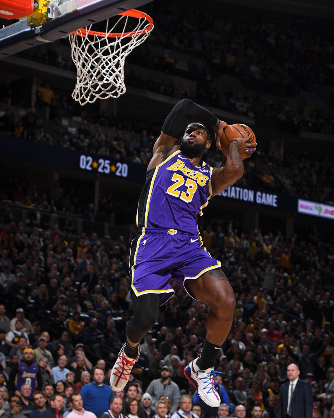 用他对青年 用他对青年